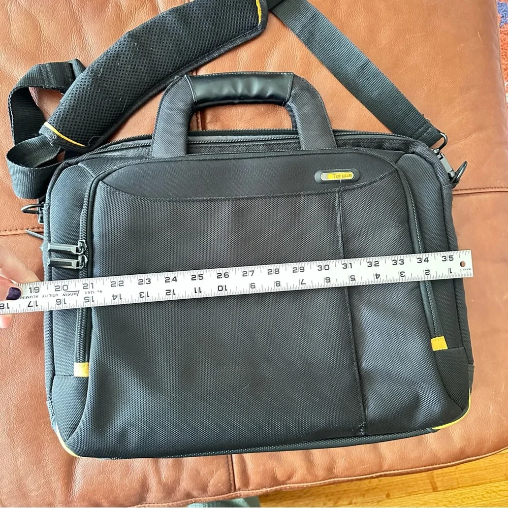 Targus Meridian II Toploading Laptop Case 15.6” – Black